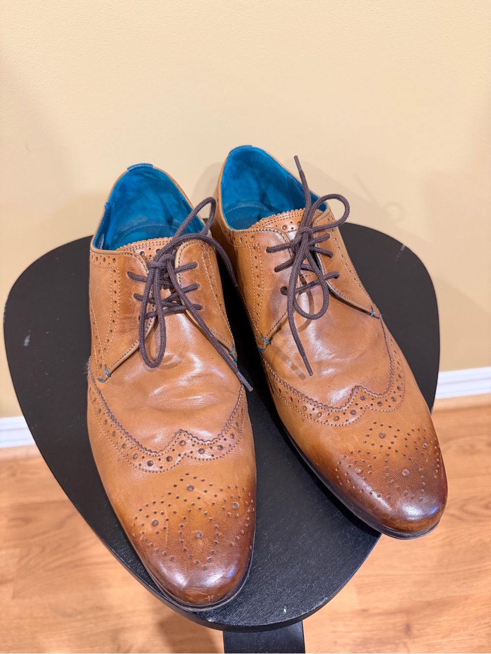 Ted Baker London Men brown leather wingtip lace-up derby dress shoes US8